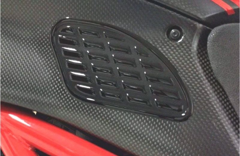 Samolepka PUIG GRIPPING PADS 9310N čierna Pár 170 x 93,5 mm