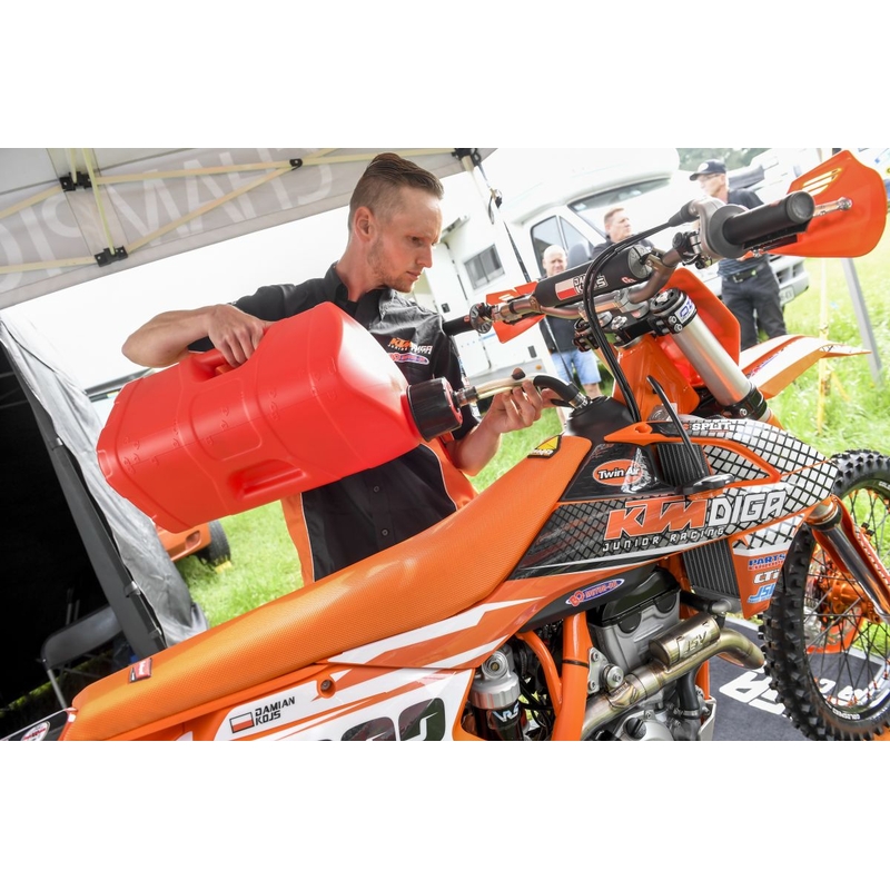 Kanyster POLISPORT PROOCTANE 10 l bandaska na tankovanie   100 ml  nádoba na olej   tankovacia hadica priehľadná červená