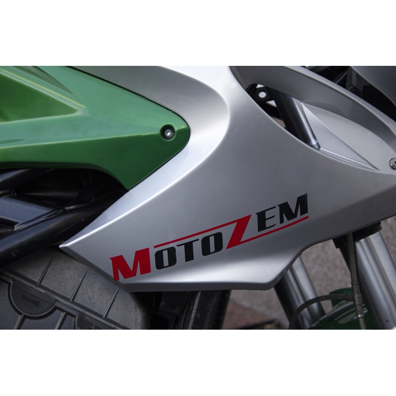 Nálepka logo MotoZem čierna