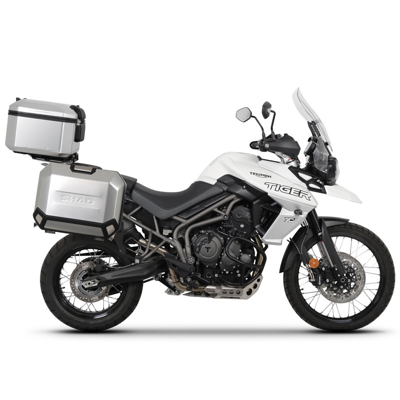 Kompletná sada hliníkových kufrov SHAD TERRA, 48 litrový vrchný kufor, 36/47 litrový bočné kufre, vrátane montážnej sady a platni SHAD TRIUMPH Tiger 800
