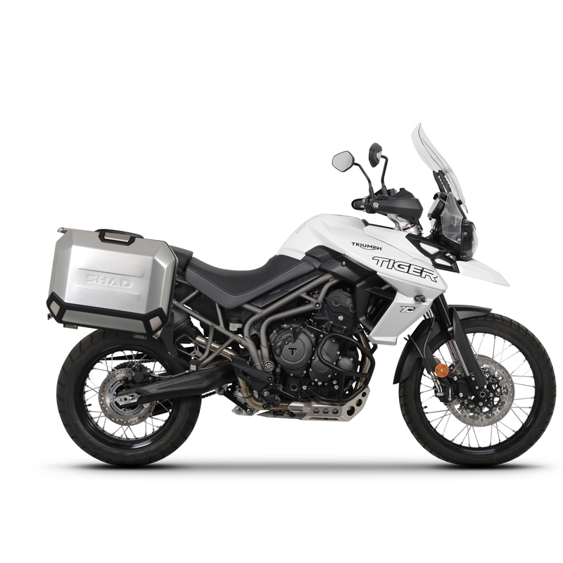 Kompletná sada bočných čiernych hliníkových kufrov SHAD TERRA BLACK , 36/47 l litrov, vrátane montážnej sady SHAD TRIUMPH Tiger 800