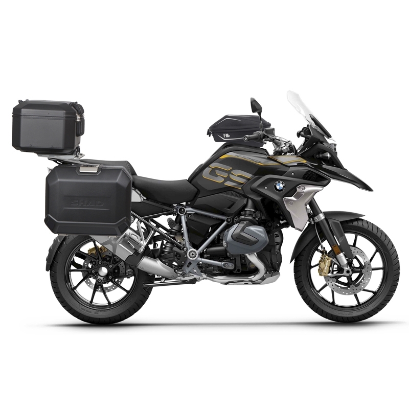 Kompletná sada bočných čiernych hliníkových kufrov SHAD TERRA BLACK , 36/47 l litrov, vrátane montážnej sady SHAD BMW R 1200 GS/ R 1200 GS Adventure/ R 1250 GS/ R 1250 GS Adventure