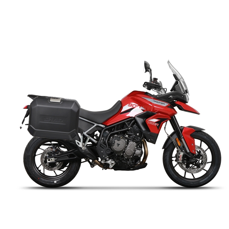 Kompletná sada bočných čiernych hliníkových kufrov SHAD TERRA BLACK , 36/47 l litrov, vrátane montážnej sady SHAD TRIUMPH Tiger 900