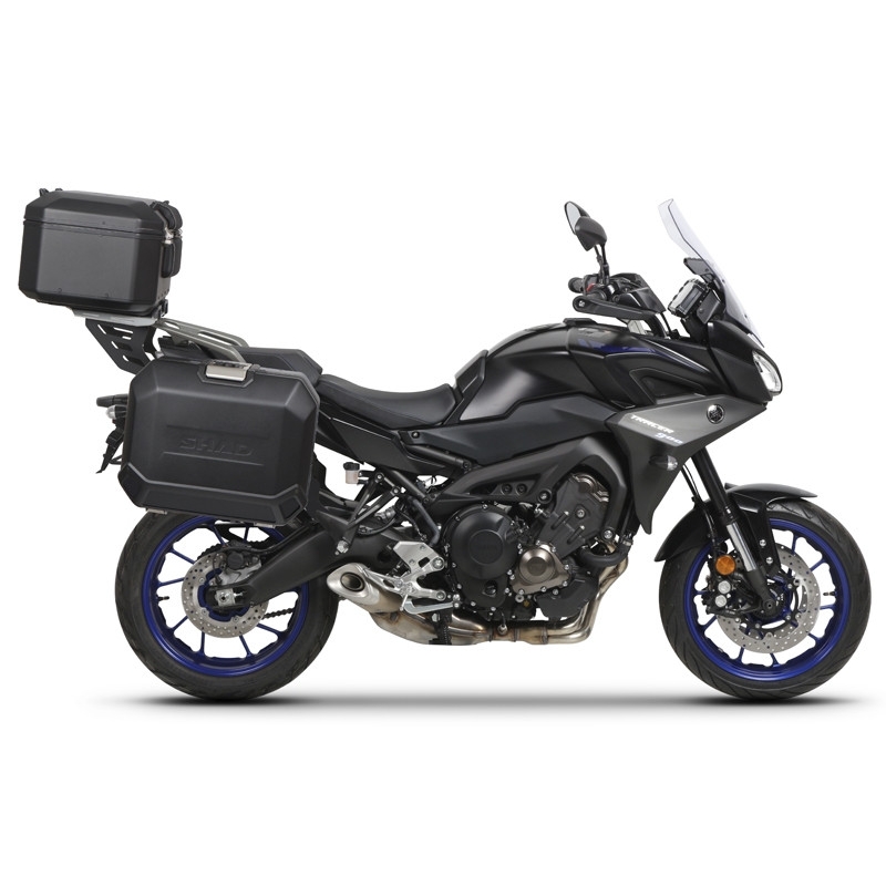 Kompletná sada čiernych hliníkových kufrov SHAD TERRA BLACK , 37 litrov vrchný kufor, 36/47 litrov bočné kufre, vrátane montážnej sady a platni SHAD YAMAHA MT-09 Tracer / Tracer 900