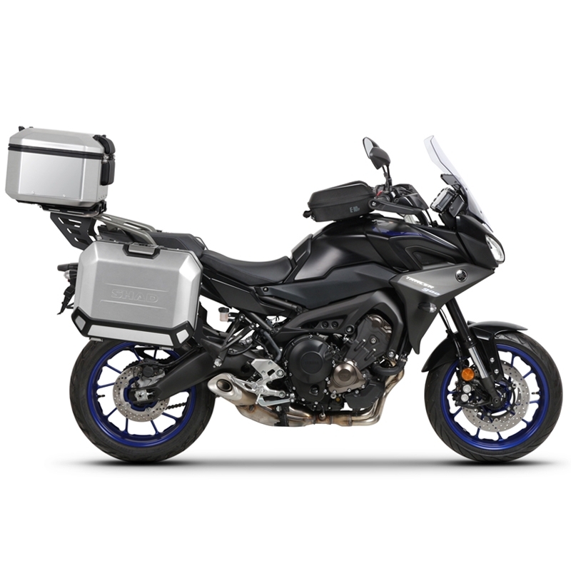 Kompletná sada čiernych hliníkových kufrov SHAD TERRA BLACK , 37 litrov vrchný kufor, 36/47 litrov bočné kufre, vrátane montážnej sady a platni SHAD YAMAHA MT-09 Tracer / Tracer 900