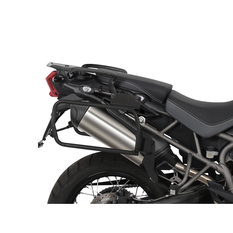 Kompletná sada čiernych hliníkových kufrov SHAD TERRA BLACK , 48 litrov vrchný kufor, 36/47 litrov bočné kufre, vrátane montážnej sady a platni SHAD TRIUMPH Tiger 800