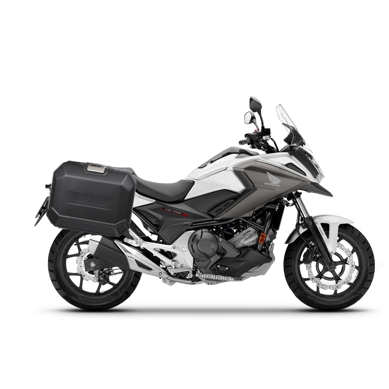 Kompletná sada bočných čiernych hliníkových kufrov SHAD TERRA BLACK , 47/47 litrov bočné kufre, vrátane montážnej sady SHAD HONDA NC 750 X