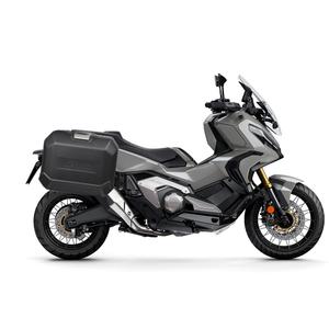 Kompletná sada bočných čiernych hliníkových kufrov SHAD TERRA BLACK , 36L/36/ bočné kufre, vrátane montážnej sady SHAD HONDA X-ADV 750