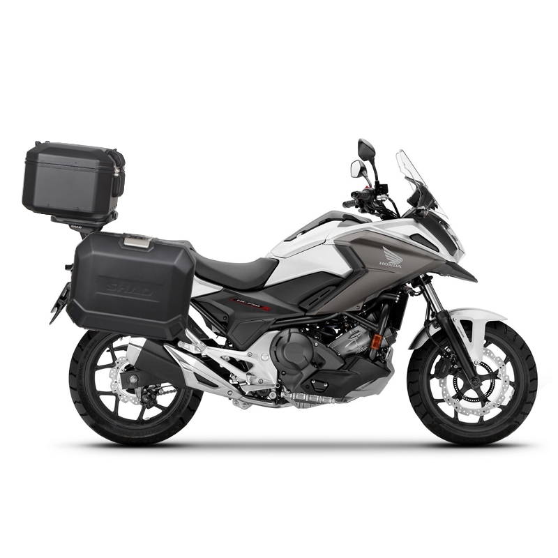Kompletná sada čiernych hliníkových kufrov SHAD TERRA BLACK , 37 litrov vrchný kufor, 36/36 litrov bočné kufre, vrátane montážnej sady a platni SHAD HONDA NC 750 X