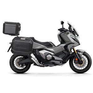 Kompletná sada čiernych hliníkových kufrov SHAD TERRA BLACK , 37 litrov vrchný kufor, 36/36 litrov bočné kufre, vrátane montážnej sady a platni SHAD HONDA X-ADV 750