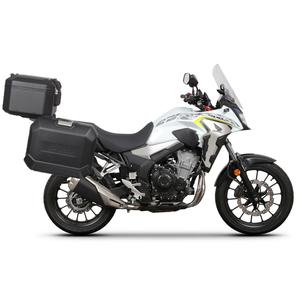 Kompletná sada čiernych hliníkových kufrov SHAD TERRA BLACK , 37 litrov vrchný kufor, 36/36 litrov bočné kufre, vrátane montážnej sady a platni SHAD HONDA CB 500 X