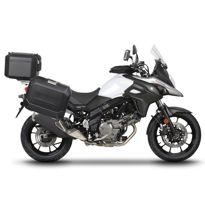Kompletná sada čiernych hliníkových kufrov SHAD TERRA BLACK , 48 litrov vrchný kufor, 36/36 litrov bočné kufre, vrátane montážnej sady a platni SHAD SUZUKI DL 650 V-Strom