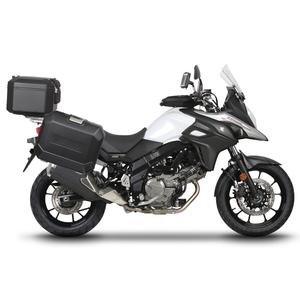 Kompletná sada čiernych hliníkových kufrov SHAD TERRA BLACK , 48 litrov vrchný kufor, 47/47 litrov bočné kufre, vrátane montážnej sady a platni SHAD SUZUKI DL 650 V-Strom