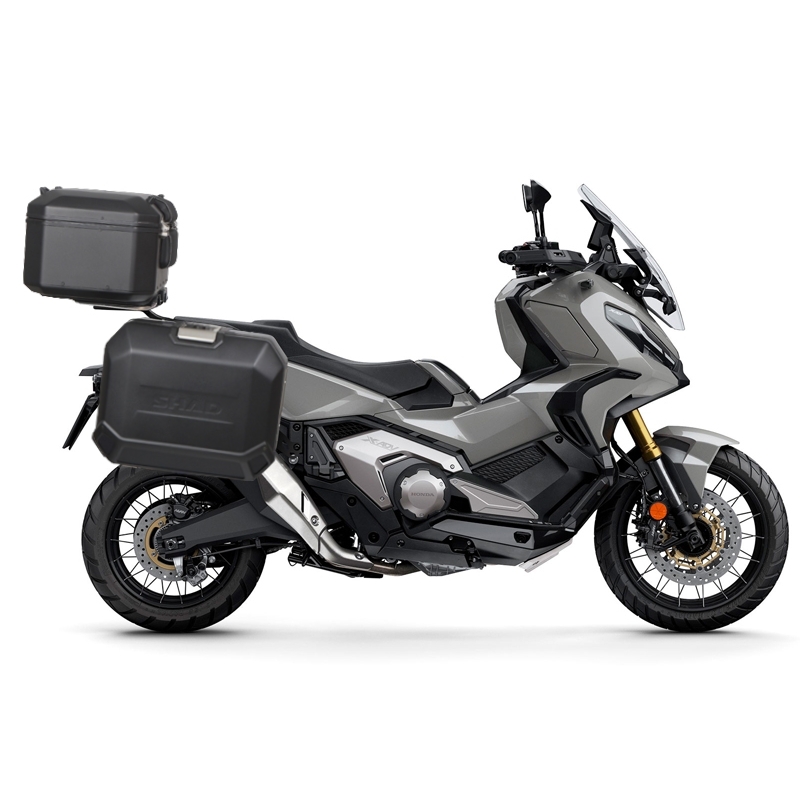 Kompletná sada čiernych hliníkových kufrov SHAD TERRA BLACK , 48 litrov vrchný kufor, 36/36 litrov bočné kufre, vrátane montážnej sady a platni SHAD HONDA X-ADV 750