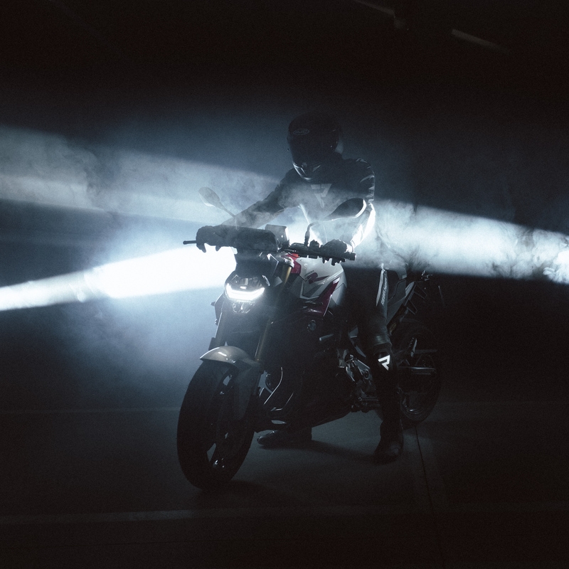 Nohavice na motocykel Rebelhorn Fighter čierno-biele výpredaj