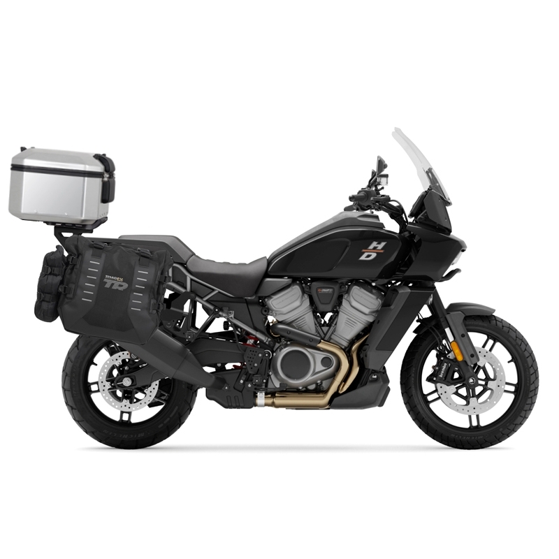 Kompletná sada sedlových brašní SHAD TERRA TR40 adventure a hliníkového kufra SHAD TERRA 55L vrátane montážnej sady SHAD Harley Davidson Pan America 1250