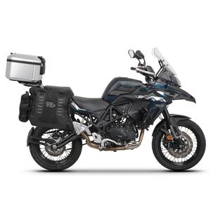 Kompletná sada sedlových brašní SHAD TERRA TR40 adventure a hliníkového kufra SHAD TERRA 48L vrátane montážnej sady SHAD Benelli TRK 502 X