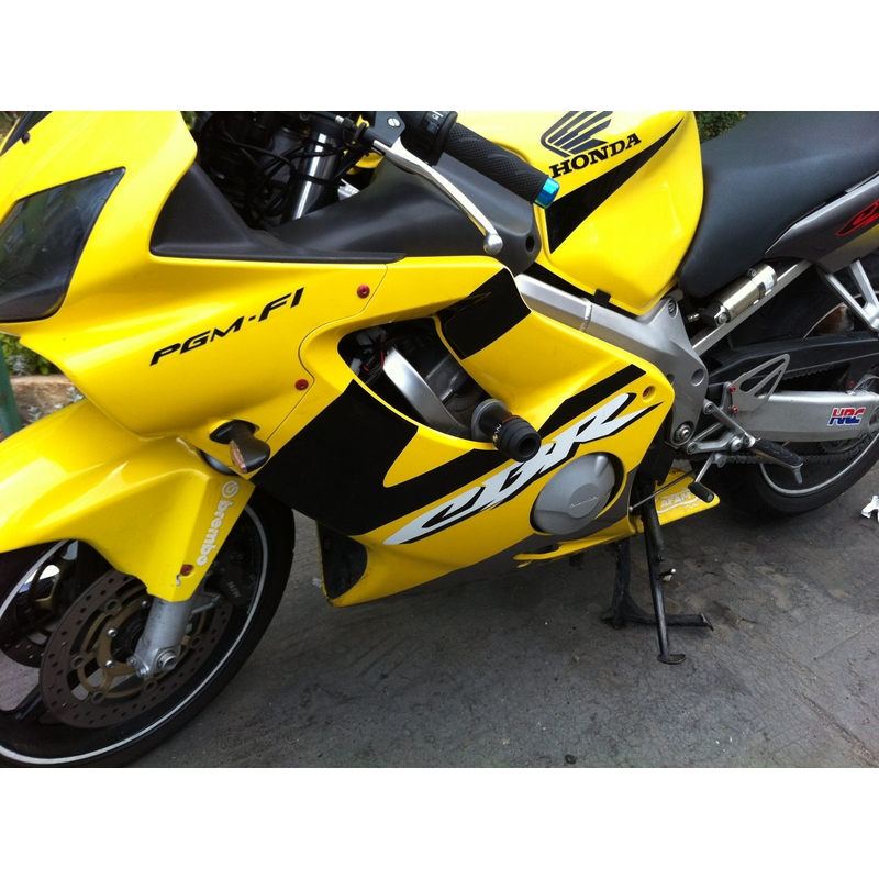 Padacie protektory - Honda CBR 600F (1999 - 2007) BEZ ÚPRAVY KAPOTÁŽE Arrow