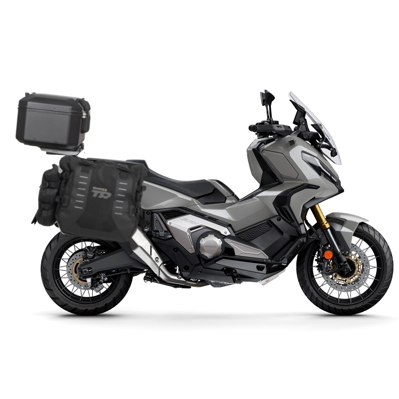 Kompletná sada sedlových brašní SHAD TERRA TR40 adventure a hliníkového vrchného kufra SHAD TERRA BLACK 48L vrátane montážnej sady SHAD HONDA X-ADV 750