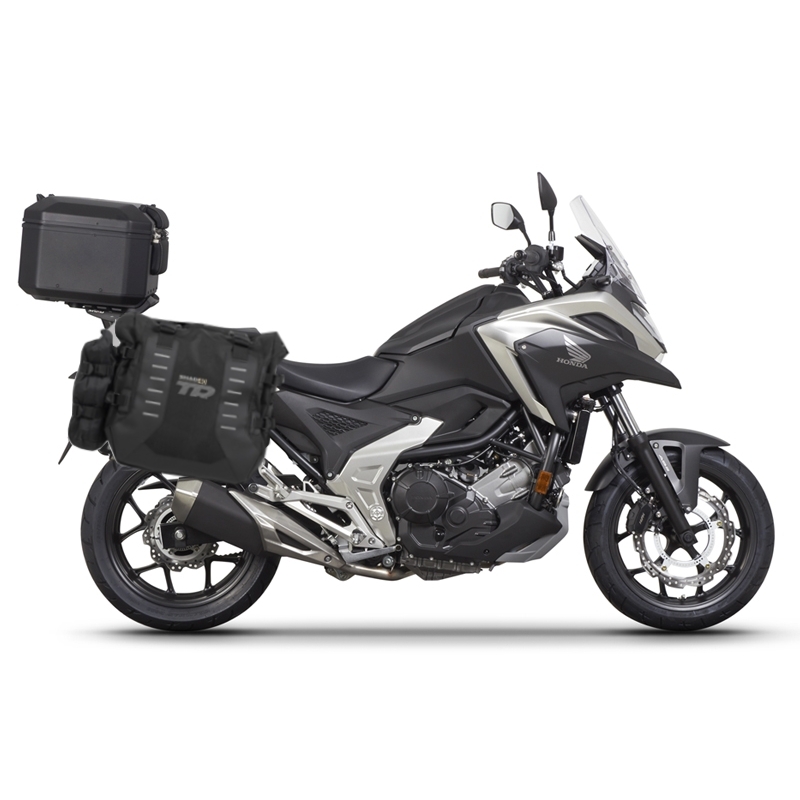 Kompletná sada sedlových brašní SHAD TERRA TR40 adventure a hliníkového kufra SHAD TERRA BLACK 55L, vrátane montážnej sady SHAD HONDA NX 750 X 2021-