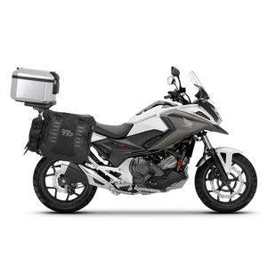 Kompletná sada sedlových brašní SHAD TERRA TR40 adventure a hliníkového kufra SHAD TERRA 37L vrátane montážnej sady SHAD HONDA NC 750 X