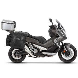 Kompletná sada sedlových brašní SHAD TERRA TR40 adventure a hliníkového kufra SHAD TERRA 48L vrátane montážnej sady SHAD HONDA X-ADV 750