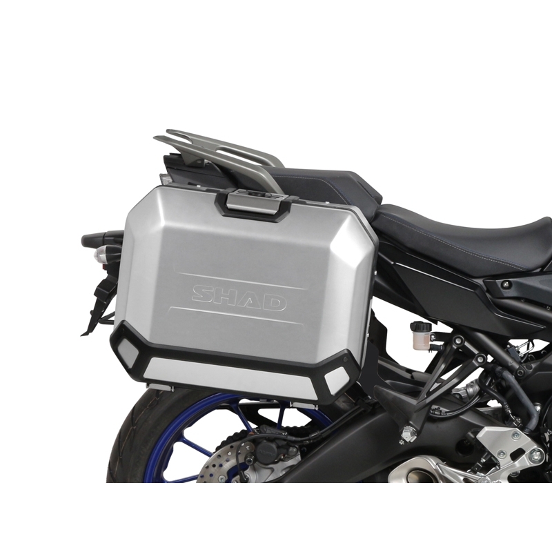 Kompletná sada bočných čiernych hliníkových kufrov SHAD TERRA BLACK , 47/47 litrov bočné kufre, vrátane montážnej sady SHAD YAMAHA MT-09 Tracer / Tracer 900