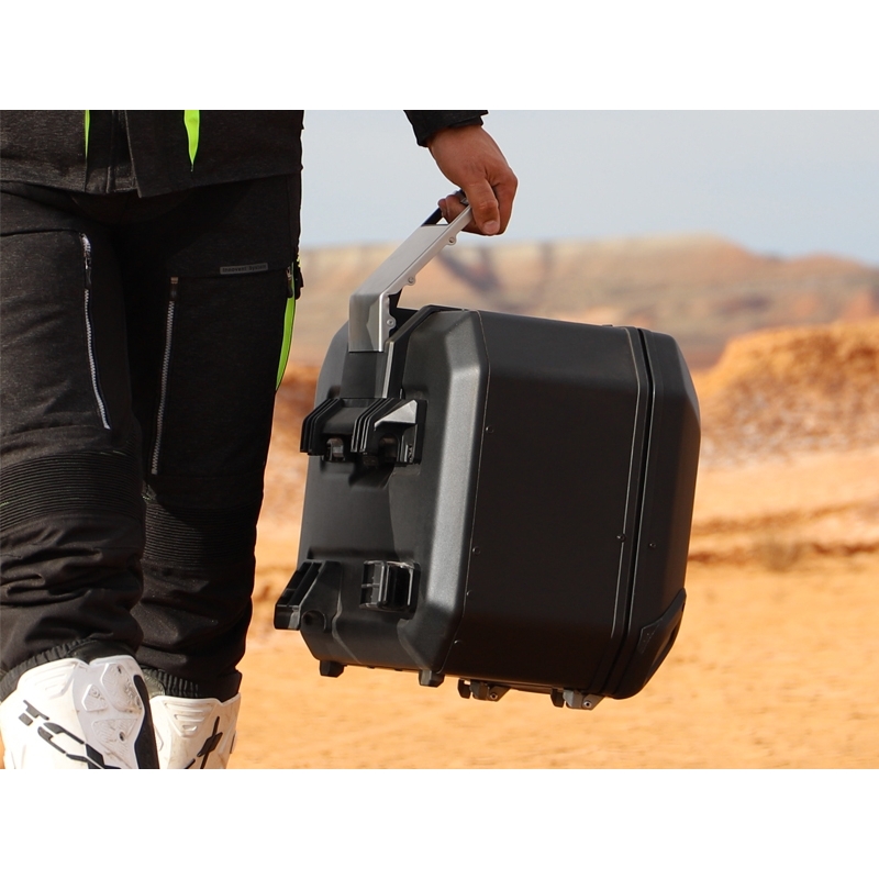 Kompletná sada čiernych hliníkových kufrov SHAD TERRA BLACK , 37 litrov vrchný kufor, 36/36 litrov bočné kufre, vrátane montážnej sady a platni SHAD SUZUKI DL 650 V-Strom