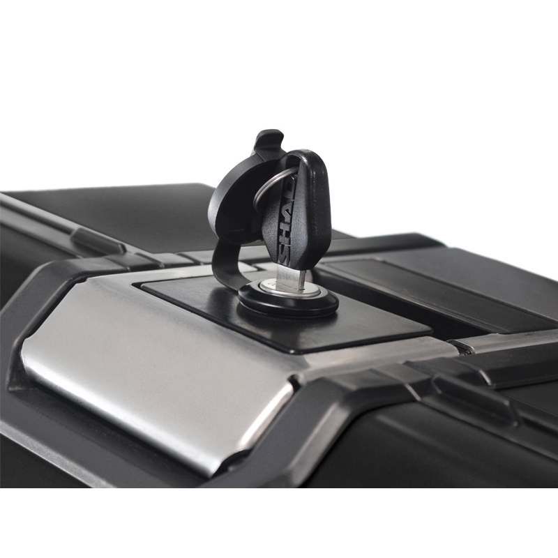 Kompletná sada čiernych hliníkových kufrov SHAD TERRA BLACK , 48 litrov vrchný kufor, 36/36 litrov bočné kufre, vrátane montážnej sady a platni SHAD HONDA NC 750 X