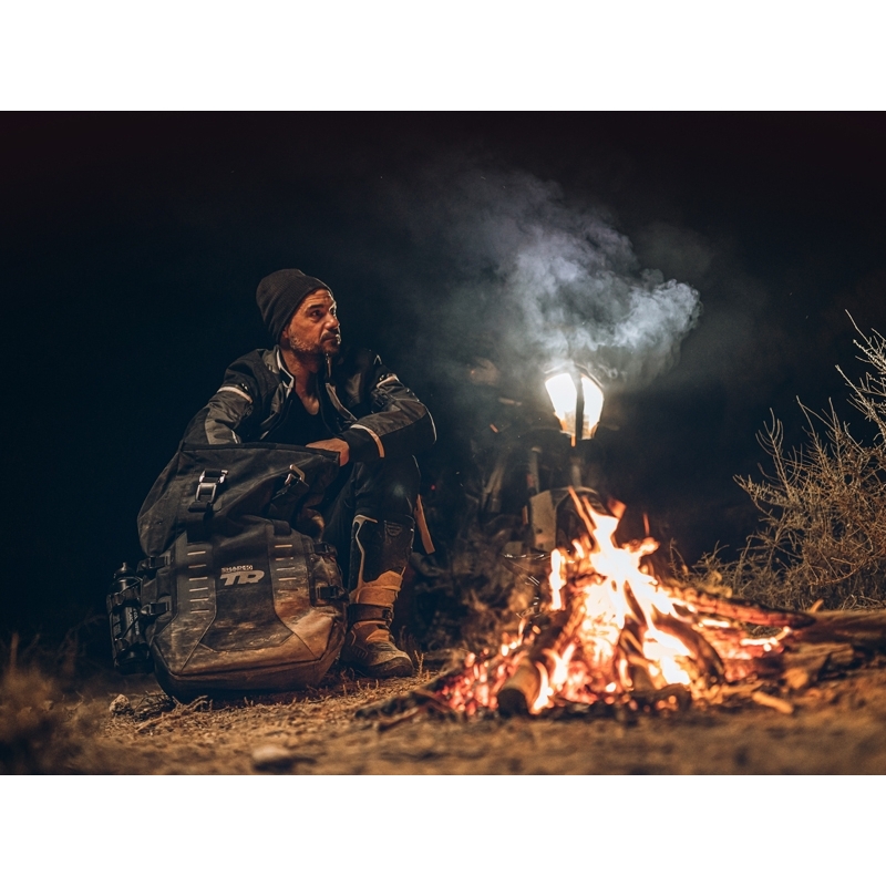 Kompletná sada sedlových brašní SHAD TERRA TR40 adventure a hliníkového vrchného kufra SHAD TERRA BLACK 48L vrátane montážnej sady SHAD HONDA CRF 1000 Africa Twin