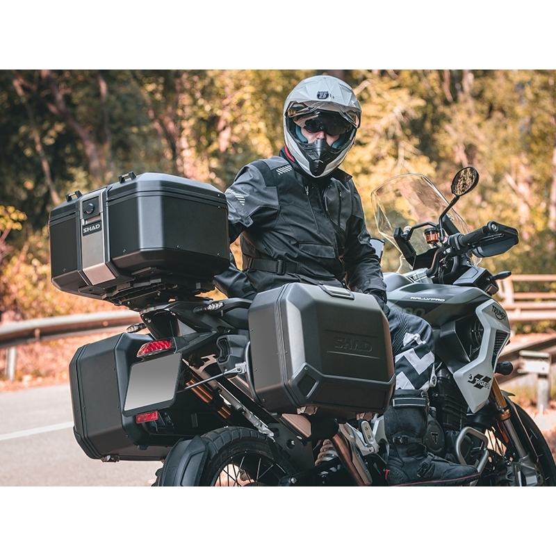 Kompletná sada sedlových brašní SHAD TERRA TR40 adventure a hliníkového kufra SHAD TERRA BLACK 55L, vrátane montážnej sady SHAD BMW F750 GS / F850 GS