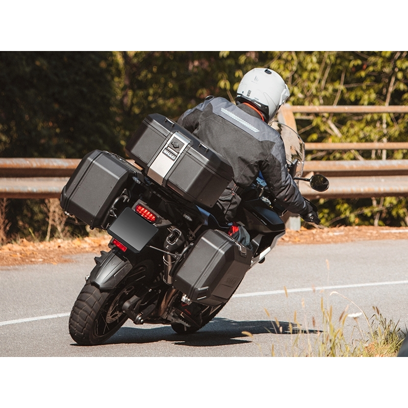 Kompletná sada sedlových brašní SHAD TERRA TR40 adventure a hliníkového kufra SHAD TERRA BLACK 55L, vrátane montážnej sady SHAD BMW F750 GS / F850 GS