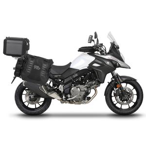Kompletná sada sedlových brašní SHAD TERRA TR40 adventure a hliníkového kufra SHAD TERRA BLACK 55L, vrátane montážnej sady SHAD SUZUKI DL 650 V-Strom