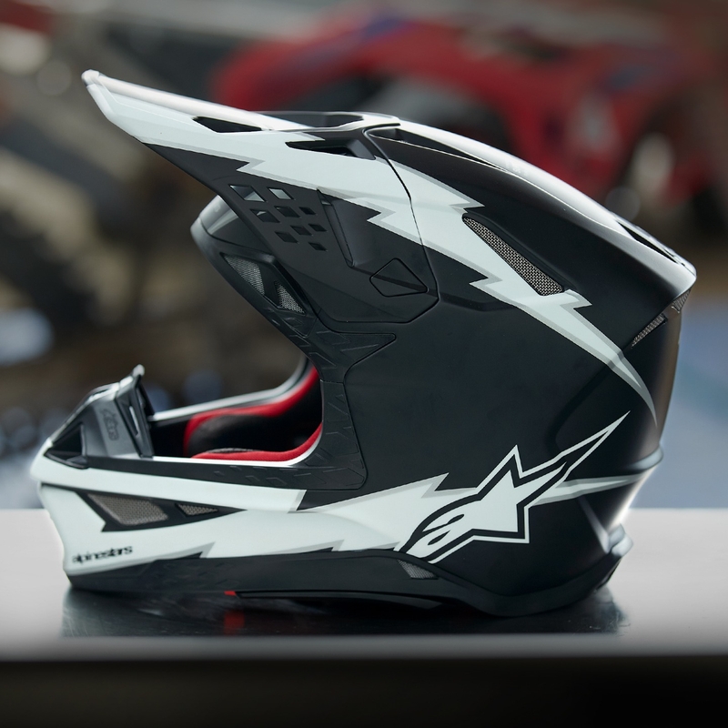 Motokrosová prilba Alpinestars Supertech S-M10 Ampress matná čierno-biela