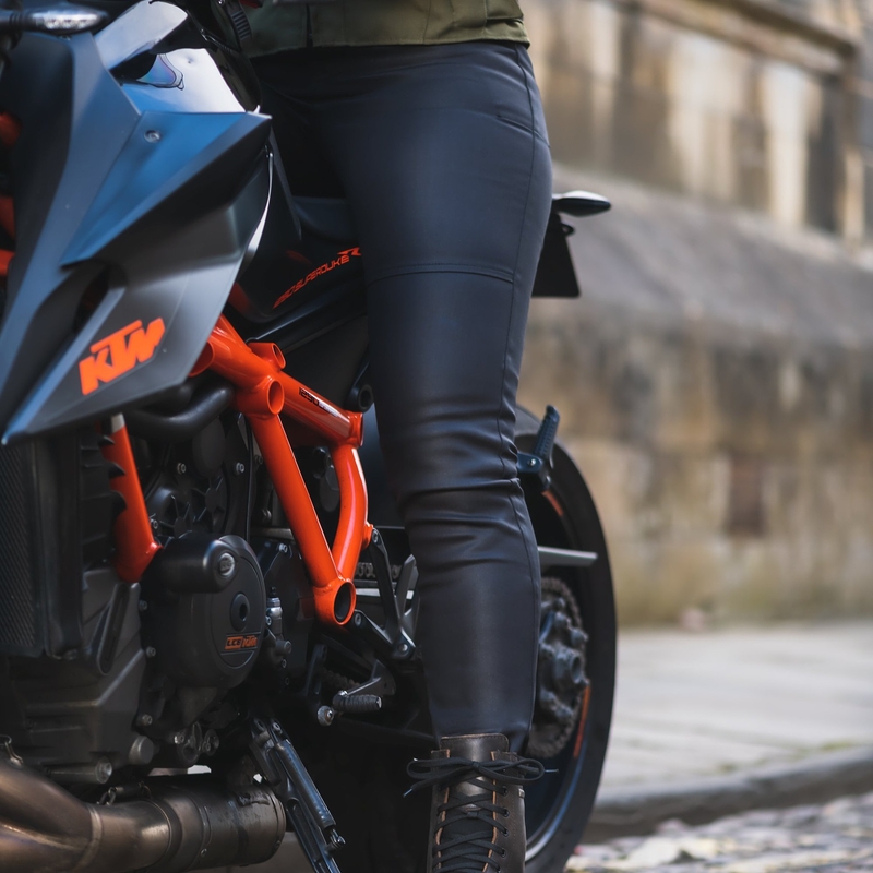 Dámske džínsy na motorku Oxford Original Approved Waxed Jeggins AA čierne