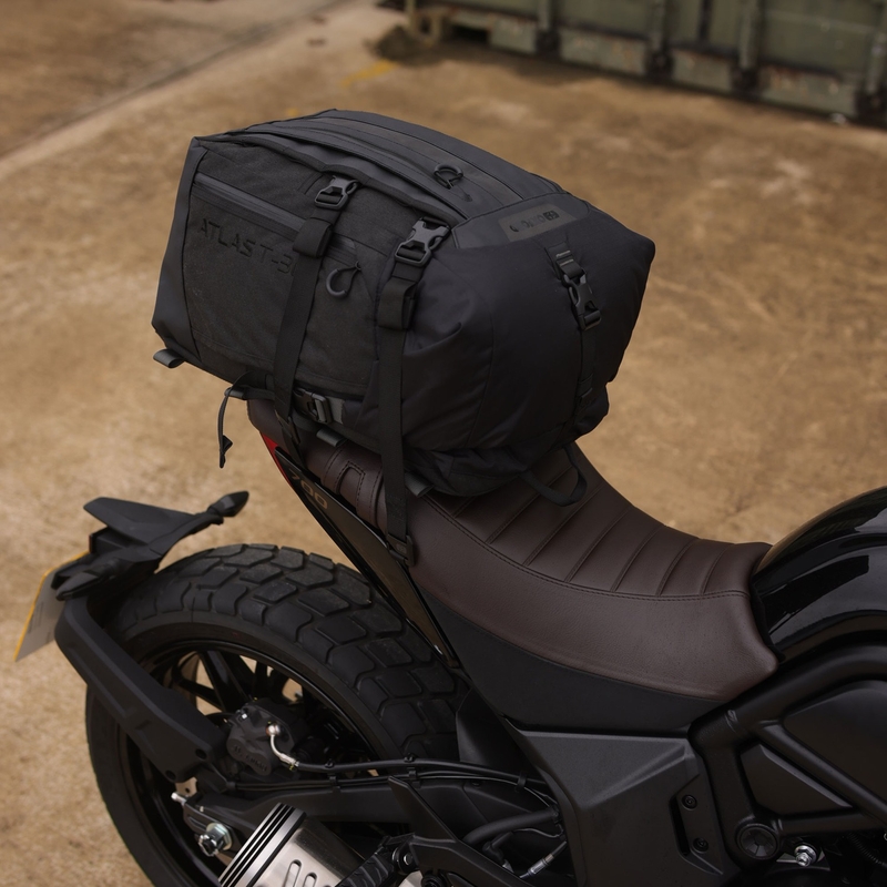 Moto taška na sedadlo spolujazdca Oxford Atlas T-30 Advanced Tourpack 30 l šedá