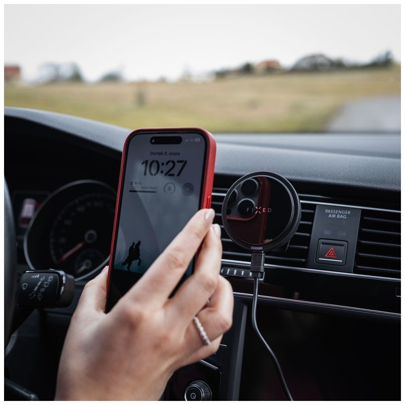 Držiak s bezdrôtovým nabíjaním a aktívnym chladením FIXED MagCool s uchytením MagSafe čierny 15W