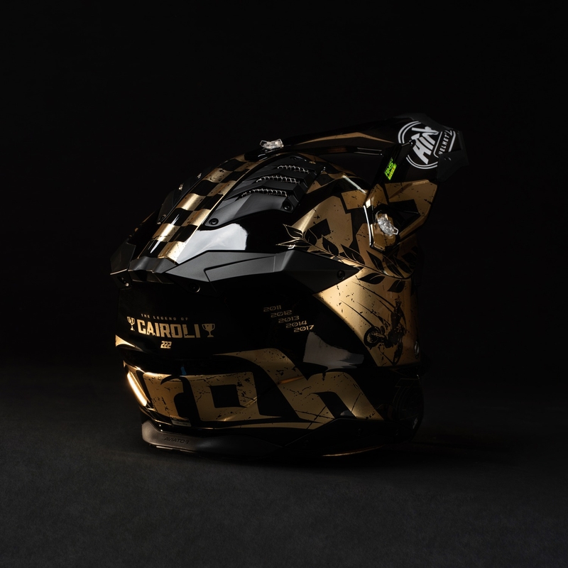 Motokrosová prilba Airoh Aviator 3.0 "TC 222 THE LEGEND" čierno-zlatá