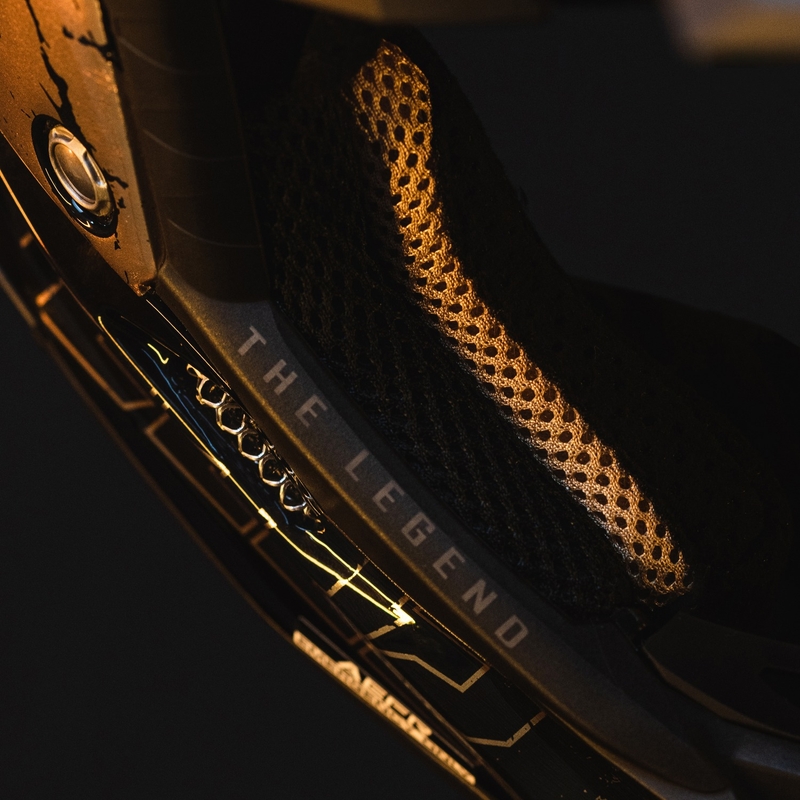 Motokrosová prilba Airoh Aviator 3.0 "TC 222 THE LEGEND" čierno-zlatá