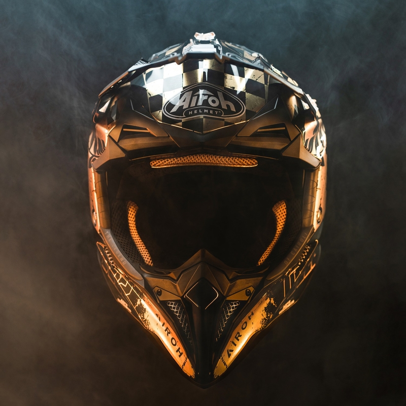 Motokrosová prilba Airoh Aviator 3.0 "TC 222 THE LEGEND" čierno-zlatá