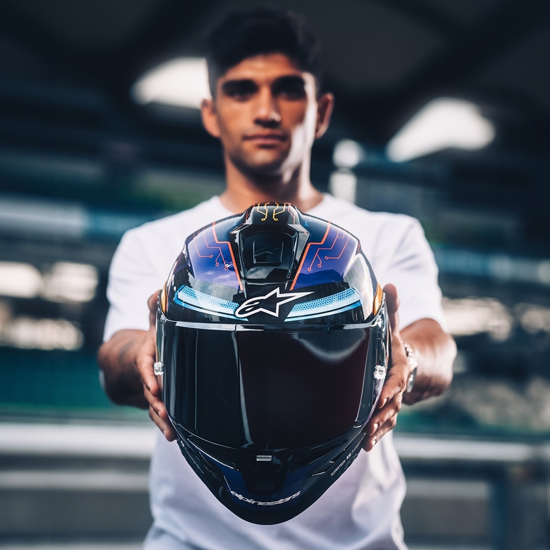 Integrálna prilba na motorku Alpinestars Supertech R-10 limitovaná edícia Martinator Jorge Martin modro-fialovo-červeno-žltá