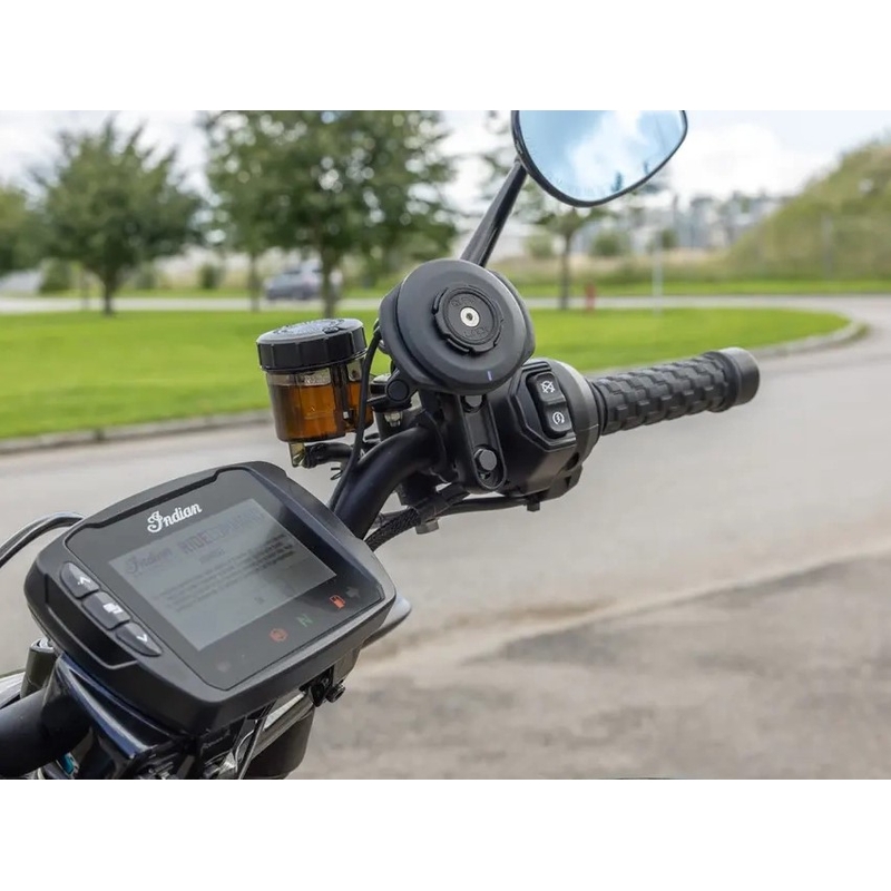 Základňa namontovaná v držiaku hlavného brzdového/spojkového valca Quad Lock® Motorcycle Clutch Mount