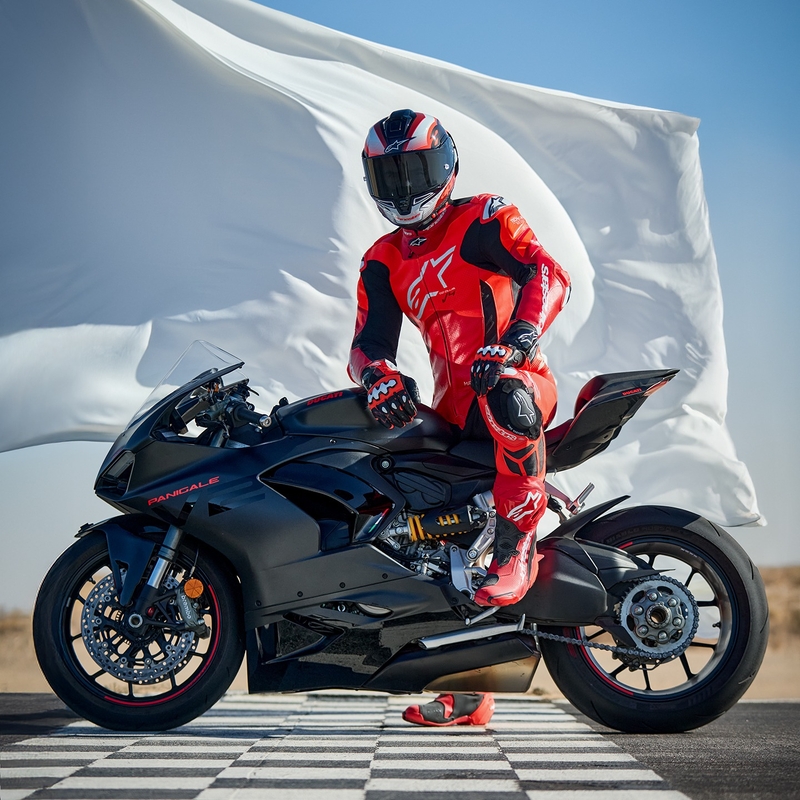 Jednodielna kožená kombinéza na motorku Alpinestars GP Plus V4 Sprint, Tech-air kompatibilná fluo červeno-červeno-bielo-čierna