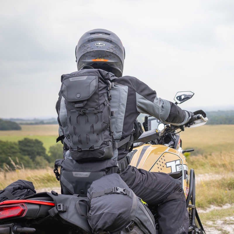 Batoh na motorku Oxford Atlas B-10 čierny 10 l