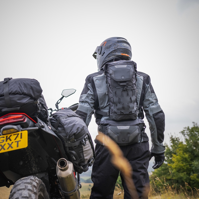 Batoh na motorku Oxford Atlas B-10 čierny 10 l