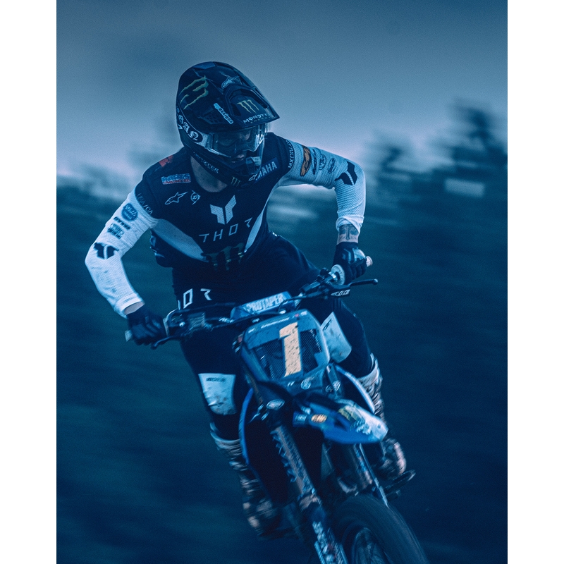 Motokrosové okuliare Alpinestars Supertech Vision DNGR38 XXV čierno-strieborné so zrkadlovo strieborným plexi