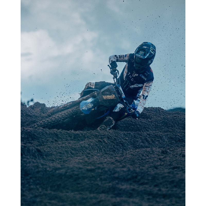 Motokrosové okuliare Alpinestars Supertech Vision DNGR38 XXV čierno-strieborné so zrkadlovo strieborným plexi