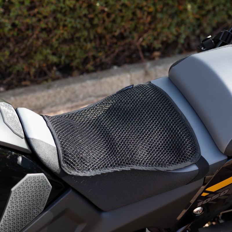 Ventilačná podložka cez sedlo Oxford Cool Seat Adventure And Touring čierne
