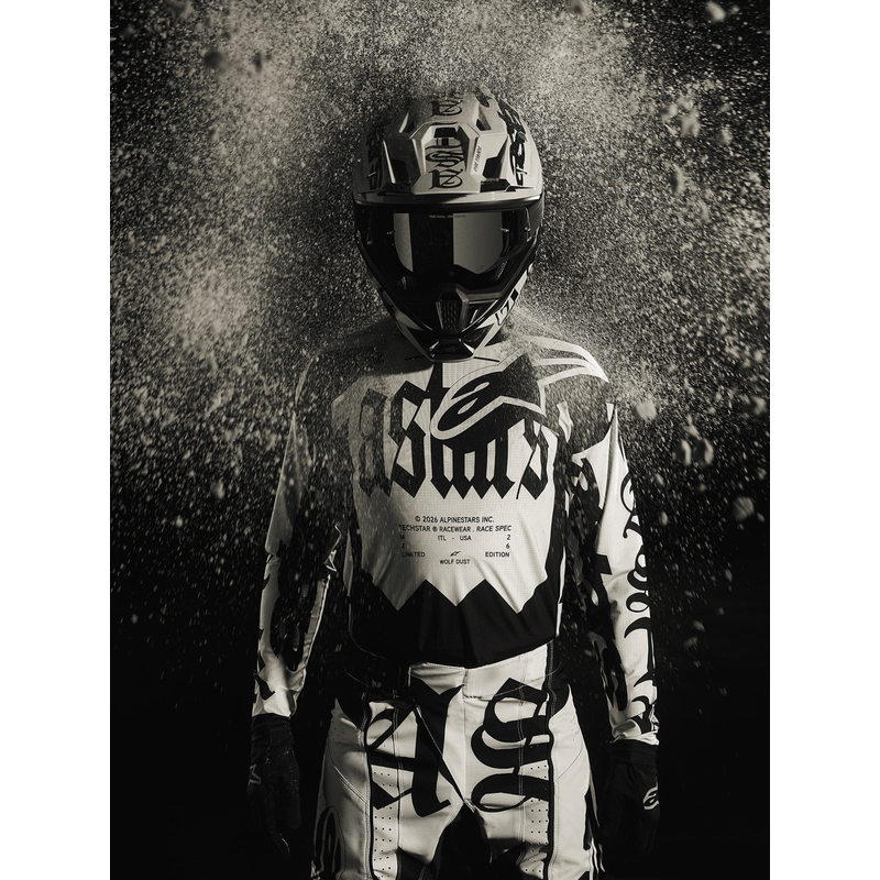 Motokrosová prilba Alpinestars Supertech S-M7 limitovaná edícia Wolf Dust pieskovo-čierna