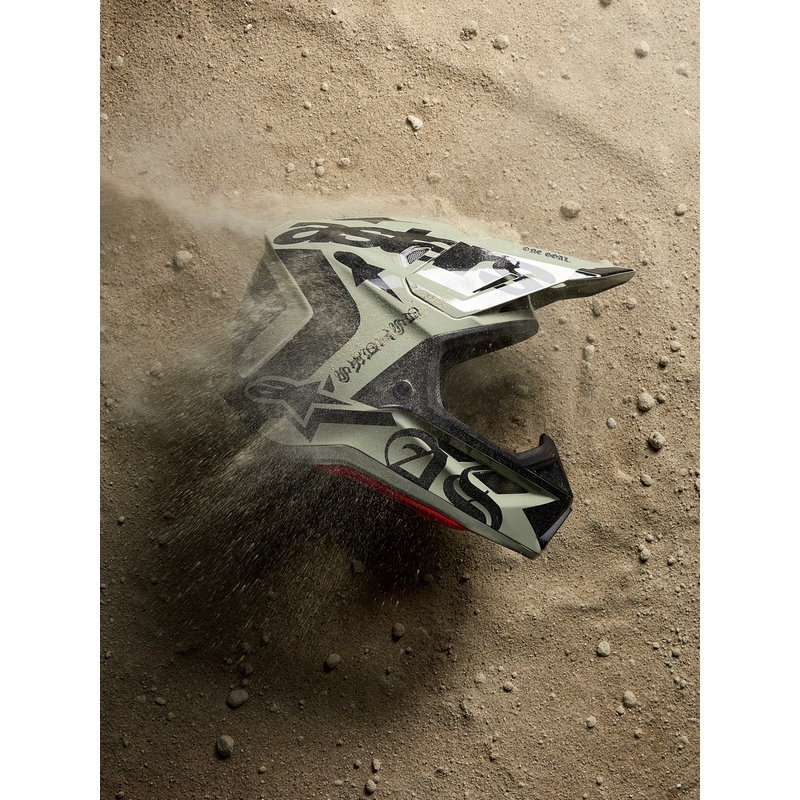 Motokrosová prilba Alpinestars Supertech S-M7 limitovaná edícia Wolf Dust pieskovo-čierna